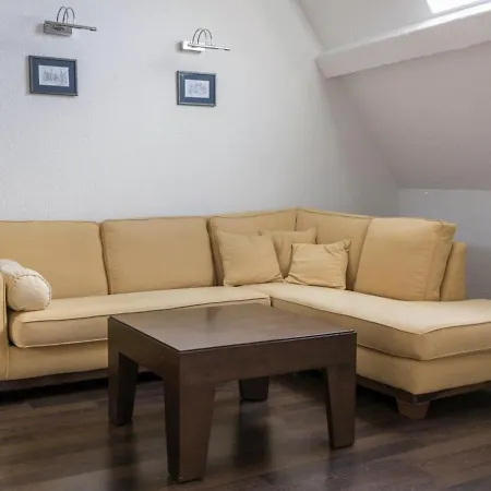 Holiday home Pour 12 Face Au Chateau De Avec Jardin, Cheminee Et Equipements Pmr - Fr-1-585-38 *