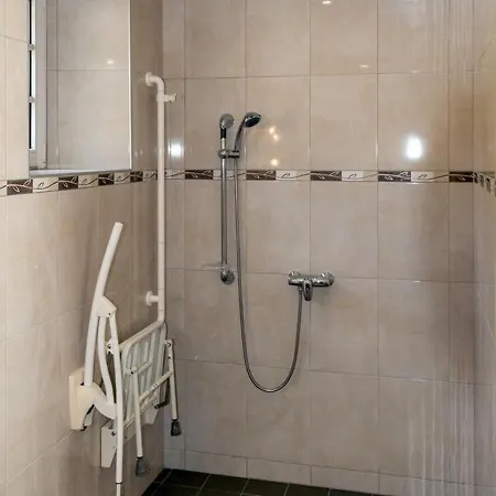 Pour 12 Face Au Château De Avec Jardin, Cheminée Et équipements Pmr - Fr-1-585-38