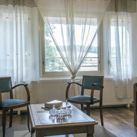 Landsted Pour 12 Face Au Chateau De Avec Jardin, Cheminee Et Equipements Pmr - Fr-1-585-38