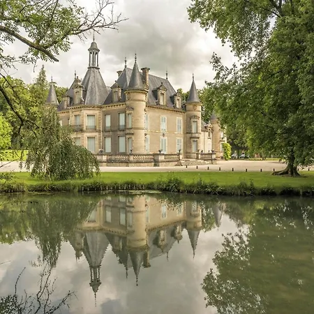 Pour 12 Face Au Château De Avec Jardin, Cheminée Et équipements Pmr - Fr-1-585-38 *