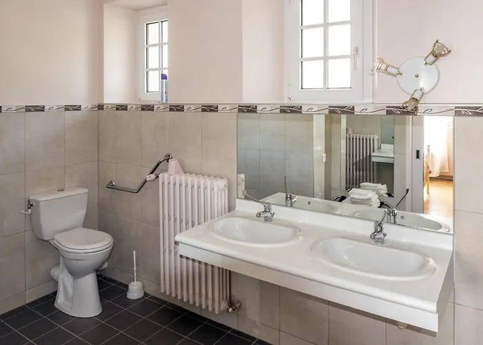 Pour 12 Face Au Château De Avec Jardin, Cheminée Et équipements Pmr - Fr-1-585-38 Thillombois