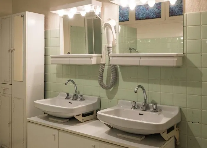 Pour 12 Face Au Chateau De Avec Jardin, Cheminee Et Equipements Pmr - Fr-1-585-38 *