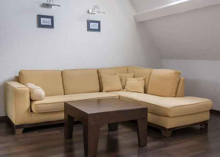 Pour 12 Face Au Château De Avec Jardin, Cheminée Et équipements Pmr - Fr-1-585-38